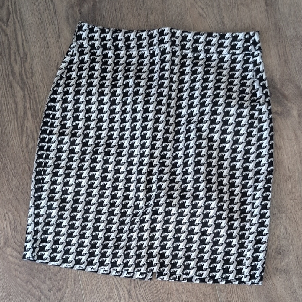 Banana Republic Black and White Houndstooth Pencil Skirt Size 0P